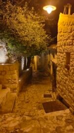 Wandering the alleys of Borgo e Donne in Scicli.