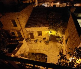 Wandering the alleys of Borgo e Donne in Scicli.