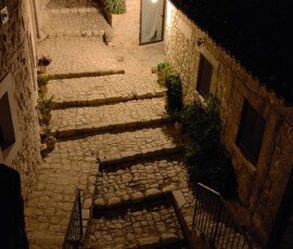 Wandering the alleys of Borgo e Donne in Scicli.