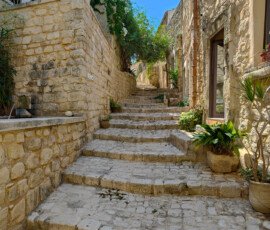 Wandering the alleys of Borgo e Donne in Scicli.