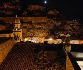 Wandering the alleys of Borgo e Donne in Scicli.